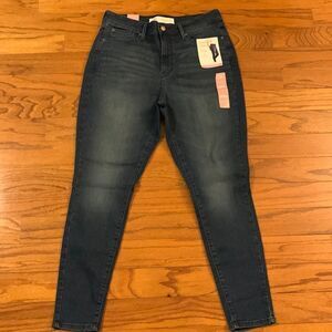 Levi’s size 14S super skinny high rise denim jeans.  Waist 32”/Length 28”
